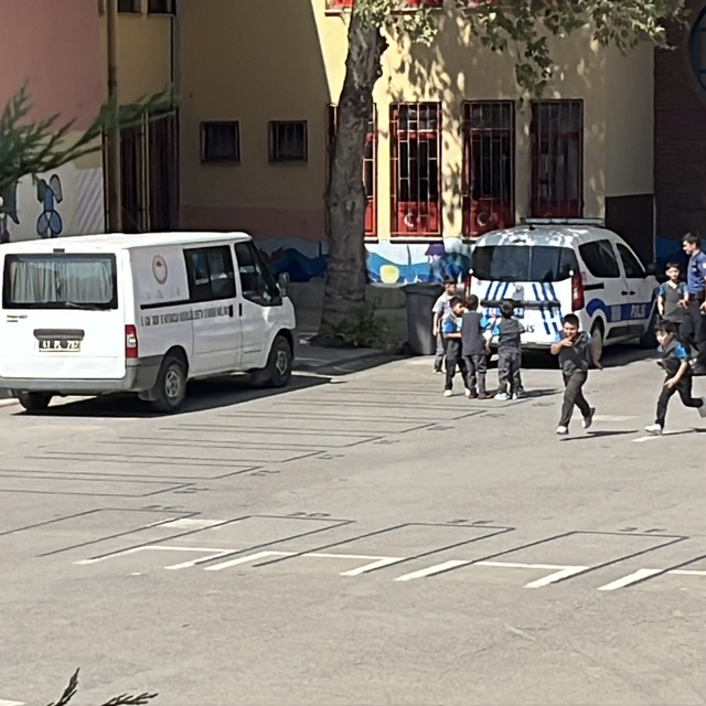 Kantinden ekler yiyen 5 öğrenci hastaneye kaldırıldı