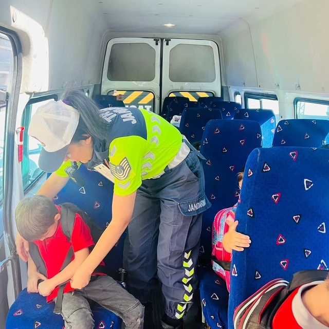 Erzurum'da jandarma öğrencilerin huzur ve güvenliği için denetimlerini sürd...