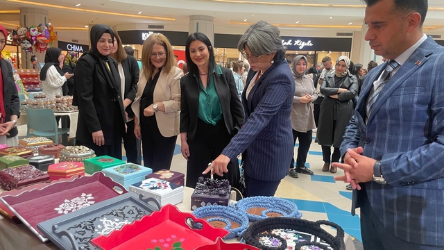 Erzurum'da devlet korumasındaki çocuklar butik pasta ve el sanatları sergisi açtı
