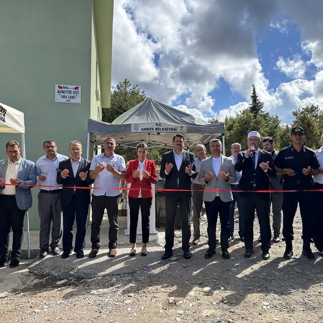 Gerze'de hayırseverlerin katkılarıyla inşa edilen cami ibadete açıldı