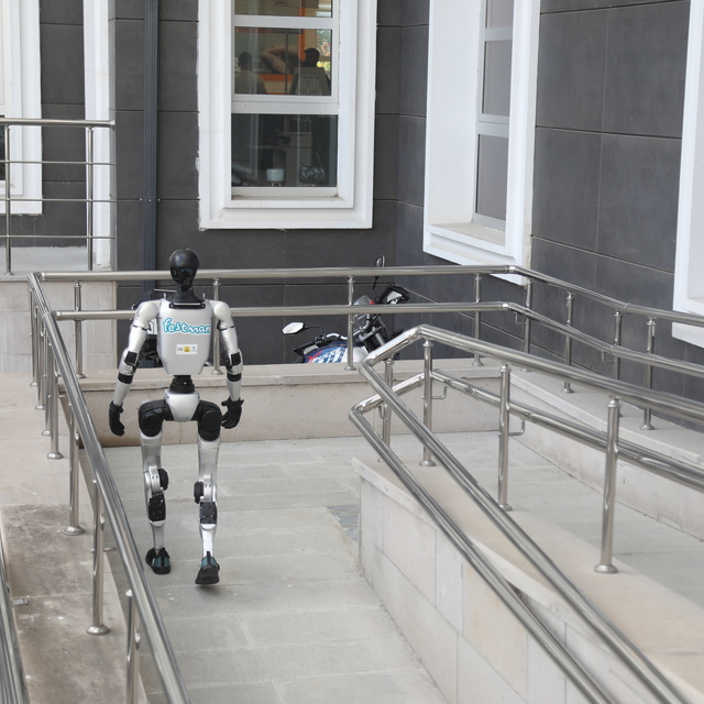 Samsun'da insansı robota temsili kimlik belgesi verildi