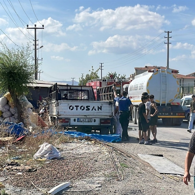 Akraba kavgasında tüfekle vurulan 2 çocuk yaralandı; barakalar ateşe verild...
