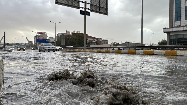 Van'da sağanak etkili oldu