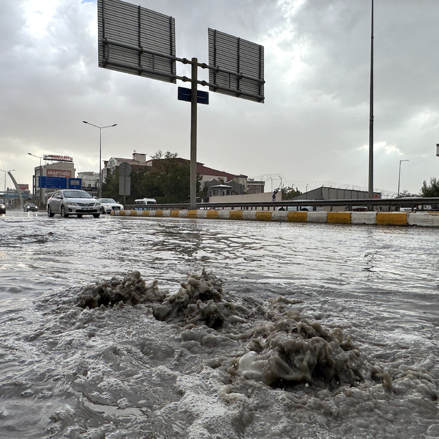 Van'da sağanak etkili oldu