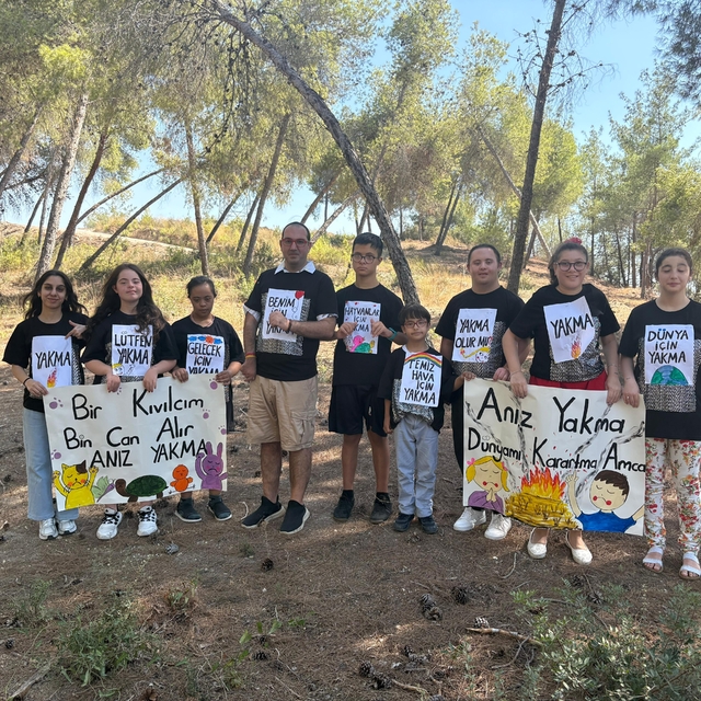 Adana'da özel gereksinimli çocuklardan yangın farkındalığı etkinliği