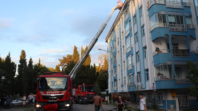 Ordu'da binanın çatısında çıkan yangında hasar oluştu