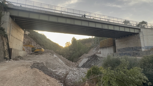 Bilecik'te kent içi ulaşımı sağlayan Hamsu Köprüsü trafiğe kapatıldı