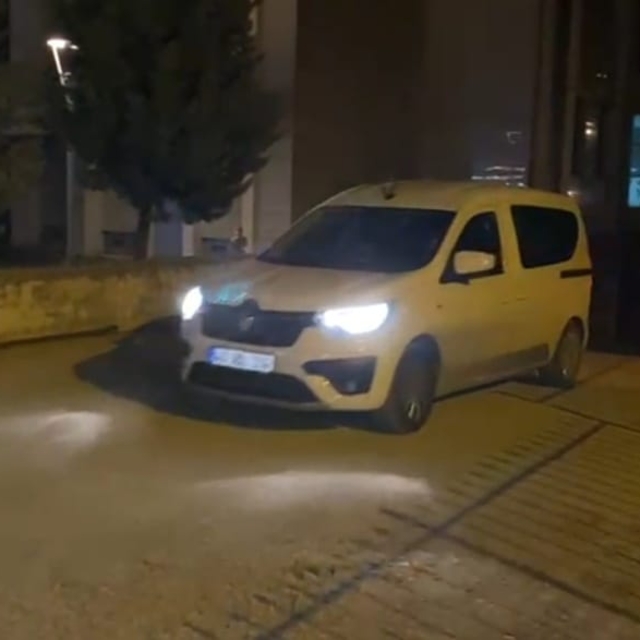 Kuyumcu, iş yerinin kepengine 'Kısa bir mola' yazılı kağıt asıp ortadan kay...