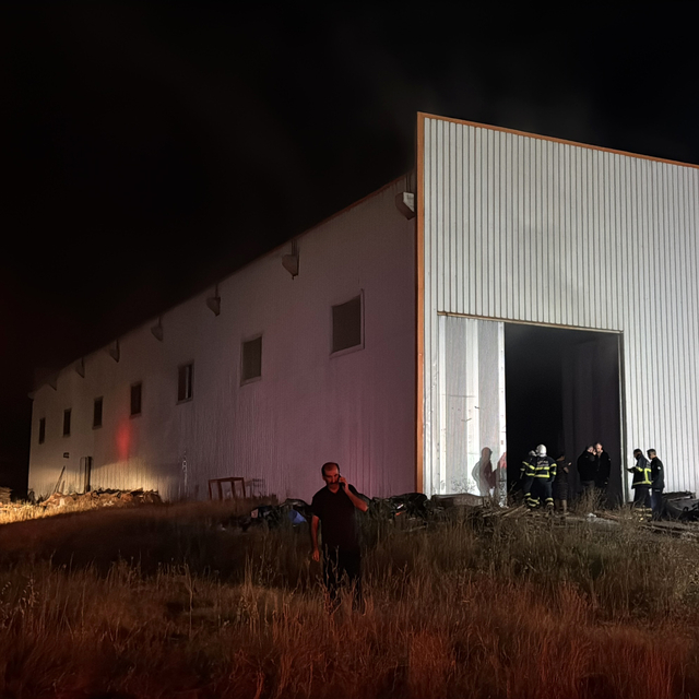 Sivas'ta ahşap üretim fabrikasında çıkan yangın söndürüldü