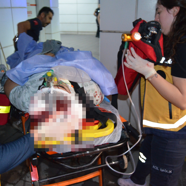 Annesi, kardeşi ve komşusunu tabancayla vurup, intihara kalkıştı