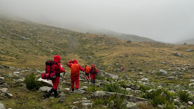 Zirve tırmanışında kaybolan 2 turist için arama çalışması başlatıldı (2)