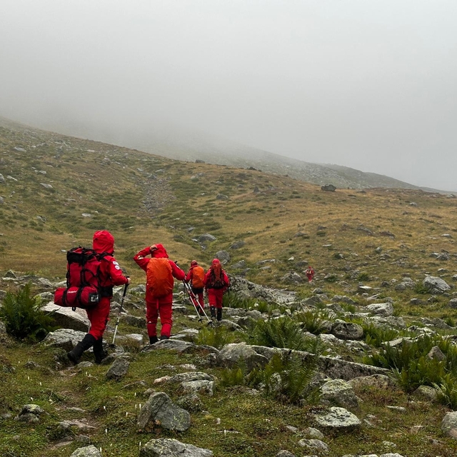 Zirve tırmanışında kaybolan 2 turist için arama çalışması başlatıldı (2)