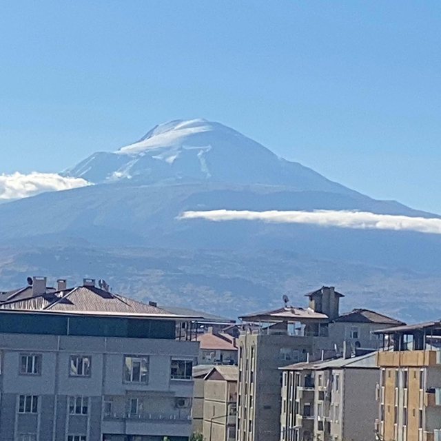 Ağrı Dağı'nın zirvesi beyaza büründü