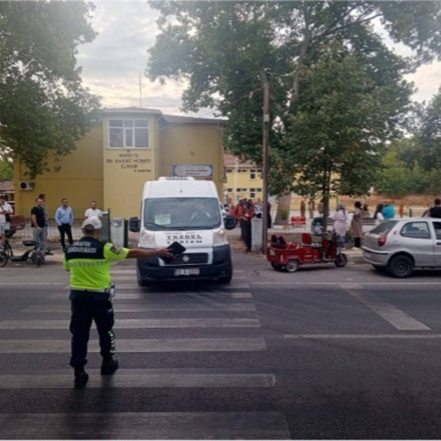 Kırklareli'nde "Huzurlu Okul Önleri ve Huzurlu Sokaklar" denetimi gerçekleş...