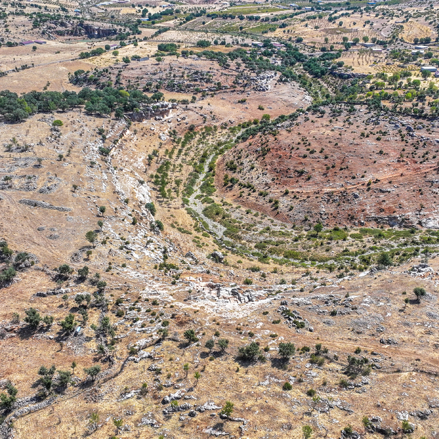 Diyarbakır'da eski taş ocağındaki arkeolojik kazıda 112 mezar bulundu