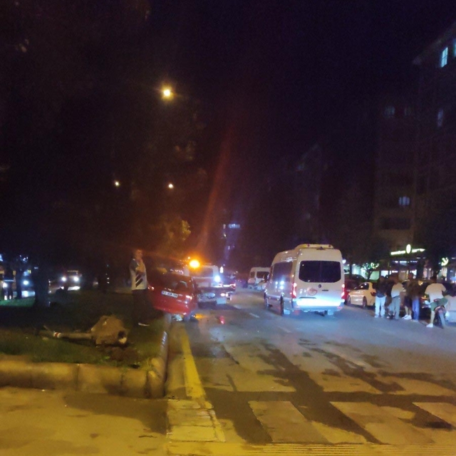 Alkollü sürücünün kullandığı otomobil, yayalara çarptı: 1 ölü, 2 yaralı