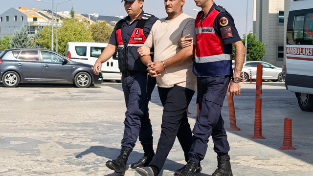 12 yıl kesinleşmiş hapis cezası bulunan hükümlü, içki içerken yakalandı