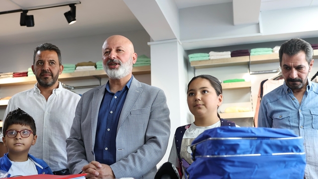 "Dost Market"te yeni eğitim öğretim yılı için kırtasiye malzemesi dağıtımı başladı