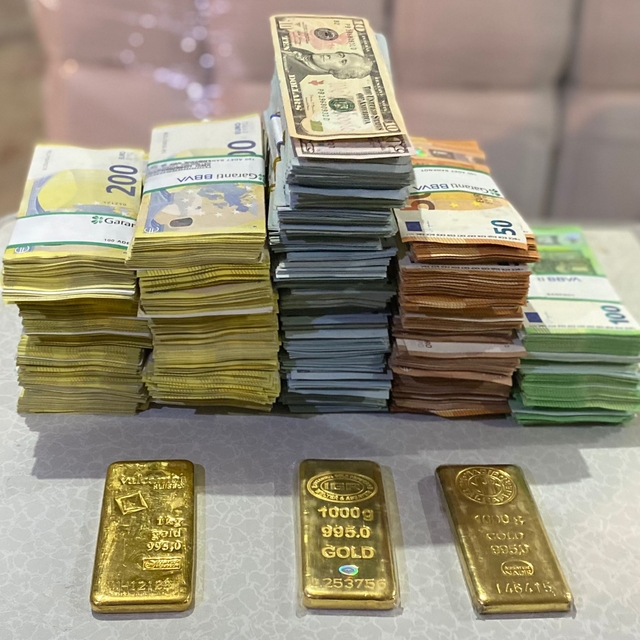 Manavgat Belediyesine yönelik operasyonda zirai depoya saklanmış altın ve d...