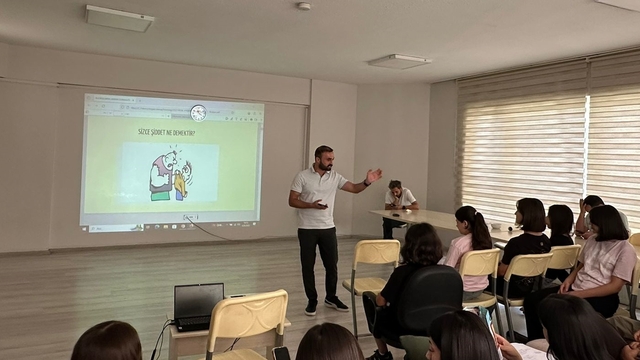 Batman'da çocuklara "akran zorbalığı" ve "sağlıklı yaşam" eğitimi verildi