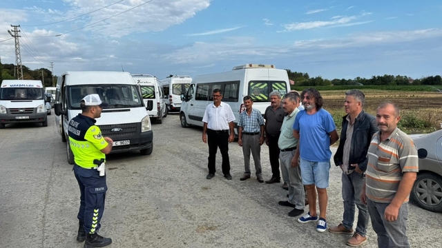 Alaçam'da okul servis sürücülerine trafik eğitimi verildi