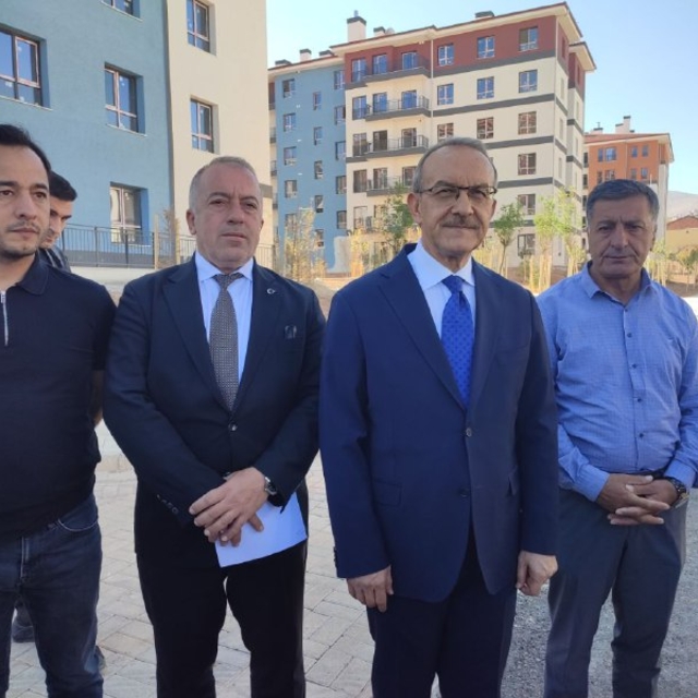 Depremlerden etkilenen Malatya'da kalıcı konutların inşası sürüyor