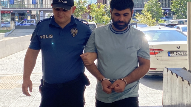 Samsun'da araçlarının önü kesilen çift darbedildi