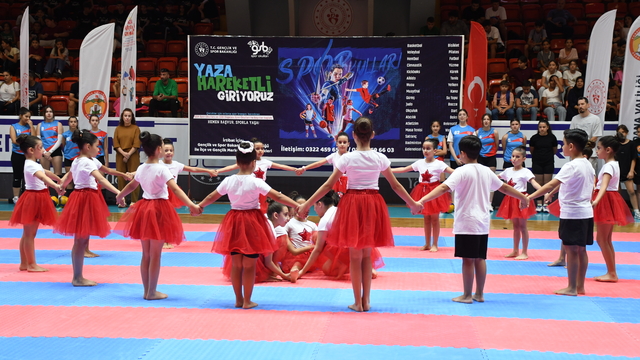Adana'da Spor Okulları ve Engelsiz Spor Okulları kapanış töreni yapıldı