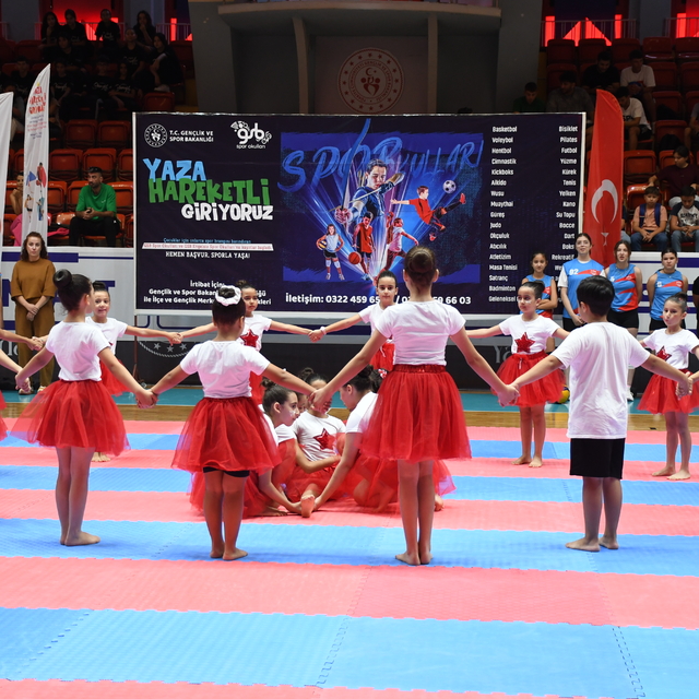 Adana'da Spor Okulları ve Engelsiz Spor Okulları kapanış töreni yapıldı