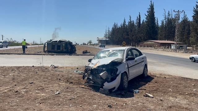 Hatay'da iki otomobilin çarpıştığı kazada 4 kişi yaralandı