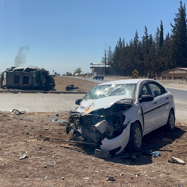 Hatay'da iki otomobilin çarpıştığı kazada 4 kişi yaralandı