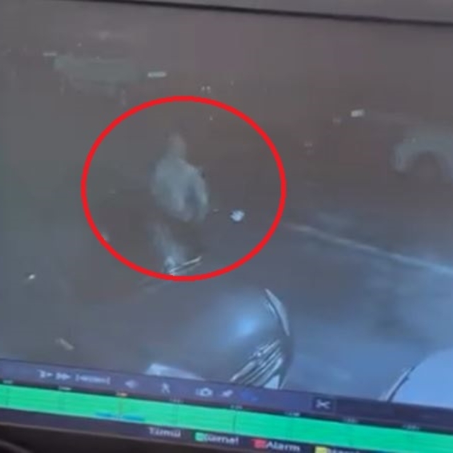 Otomobilin camını kırıp kaçan şüpheli aranıyor