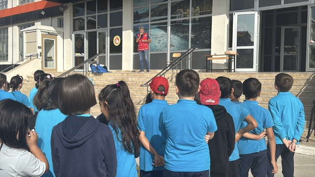 Bolu'da ilkokul öğrencilerine temel ilk yardım eğitimi verildi