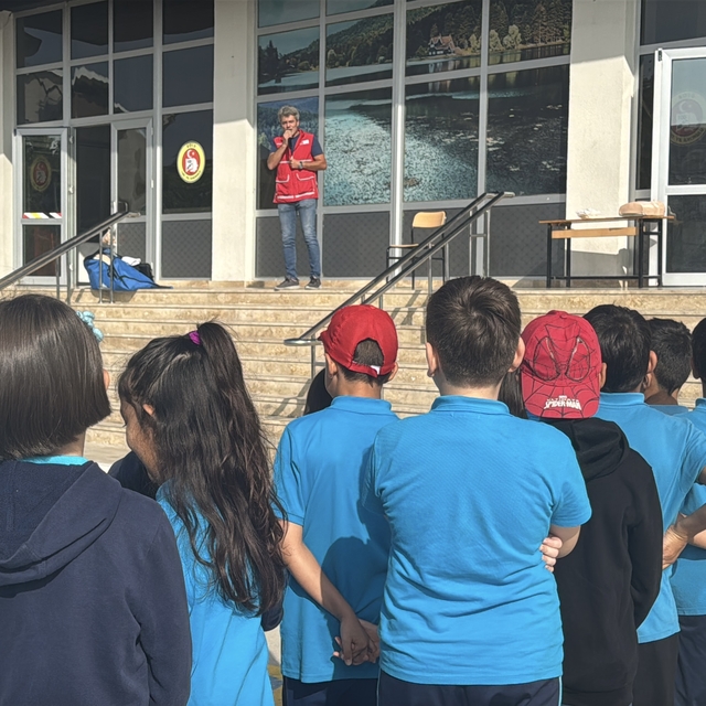 Bolu'da ilkokul öğrencilerine temel ilk yardım eğitimi verildi