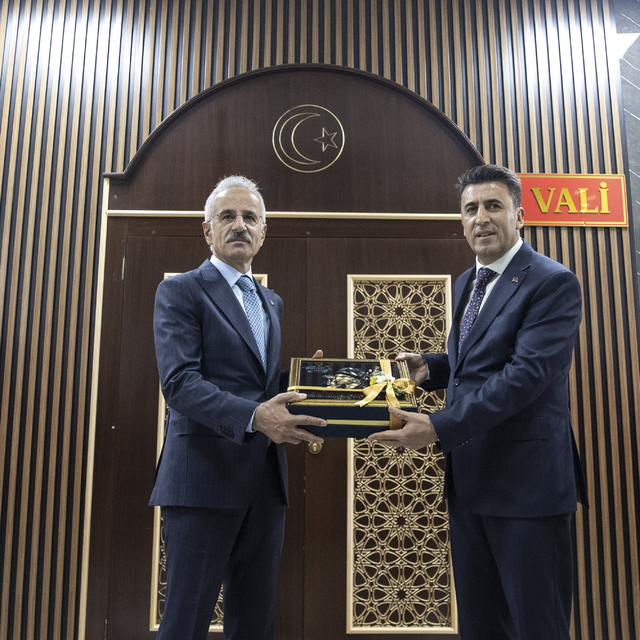 Ulaştırma ve Altyapı Bakanı Uraloğlu, Tunceli Valiliğini ziyaret etti