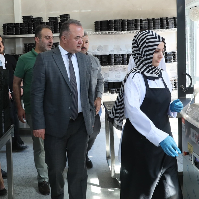 Mardin Büyükşehir Belediyesi Genel Sekreteri Sakin, aşevinde incelemelerde...