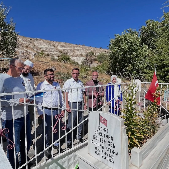 Şehit öğretmen Rüstem Şen Ağın'da anıldı