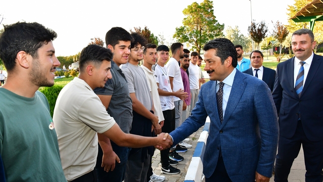 Kırşehir Valisi Demiryürek, Ahi Evran Gençlik Kampı'ndaki gençlerle buluştu