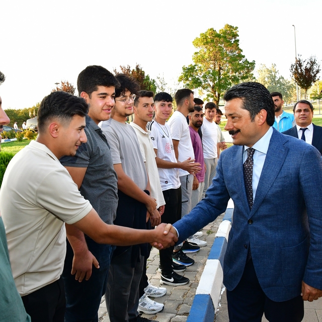 Kırşehir Valisi Demiryürek, Ahi Evran Gençlik Kampı'ndaki gençlerle buluştu