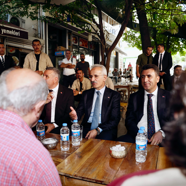 Ulaştırma ve Altyapı Bakanı Uraloğlu, Tunceli esnafını ziyaret etti