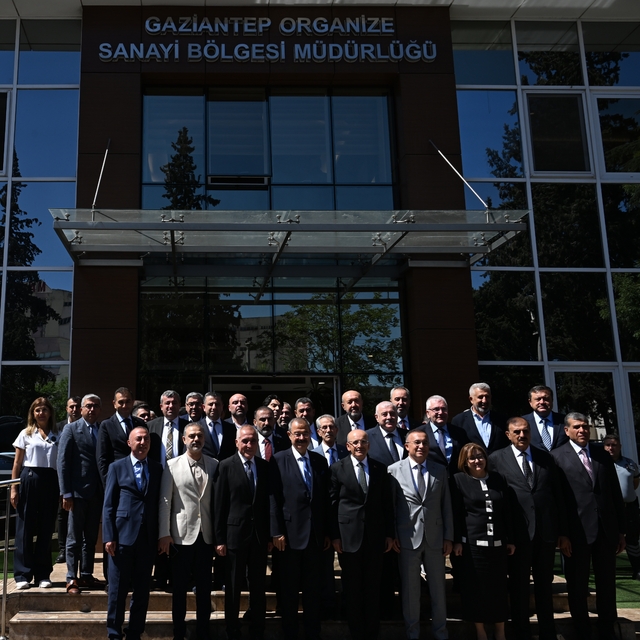 Hazine ve Maliye Bakanı Şimşek, Gaziantep'te iş insanlarıyla buluştu