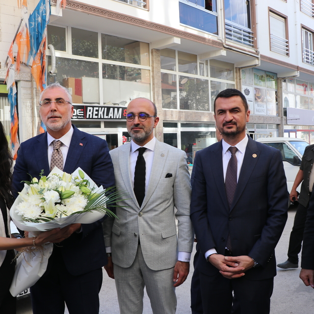 Bakan Işıkhan, Burdur'da AK Parti ve MHP il başkanlarını ziyaret etti