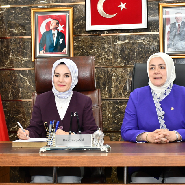 Bakan Göktaş, Batman'da "AK Parti Kadın Kolları İl Danışma Meclisi Toplantı...