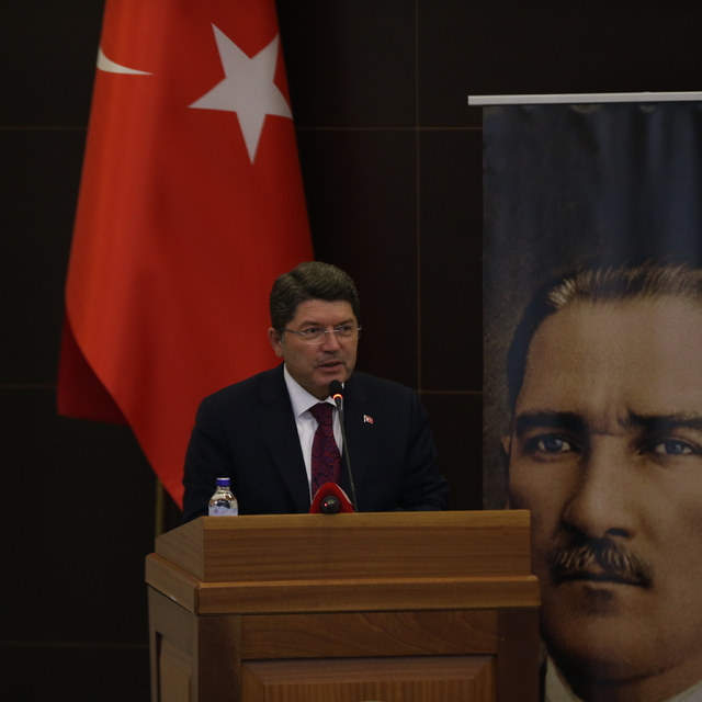 Adalet Bakanı Tunç, Çanakkale'de sivil toplum kuruluşlarının temsilcileriyl...