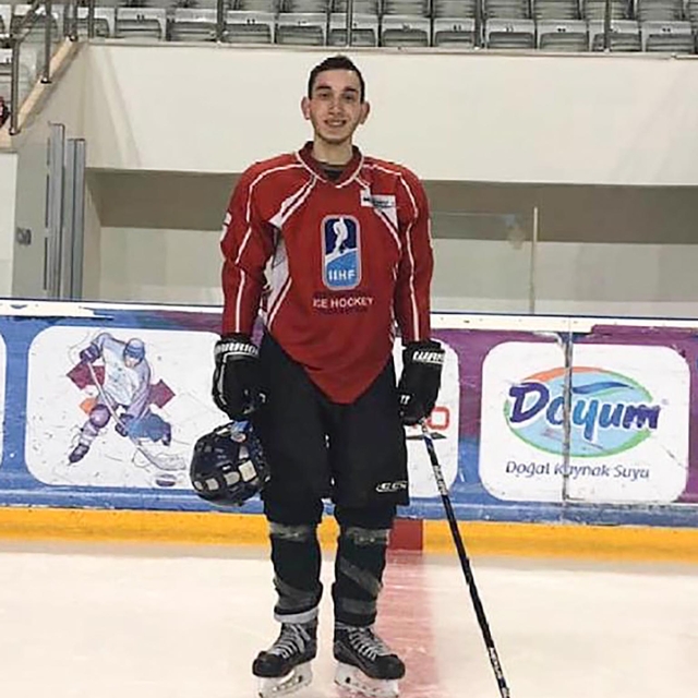 Kazada ölen eski sporcu Emirhan, toprağa verildi