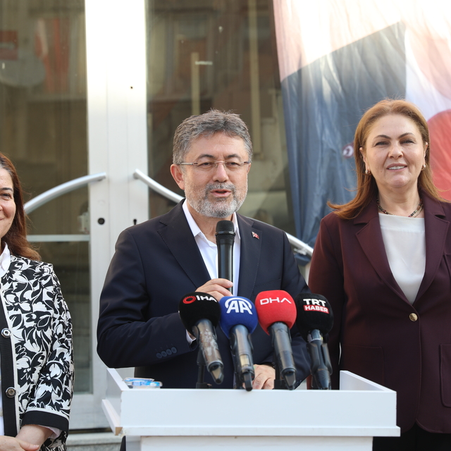 Bakan Yumaklı, Edirne'de AK Parti Uzunköprü İlçe Başkanlığı ziyaretinde kon...