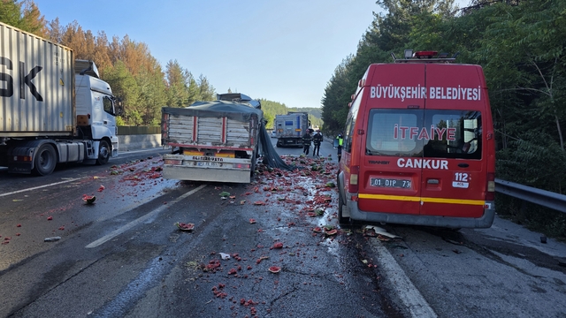 Adana'da iki tır çarpıştı 1 kişi yaralandı