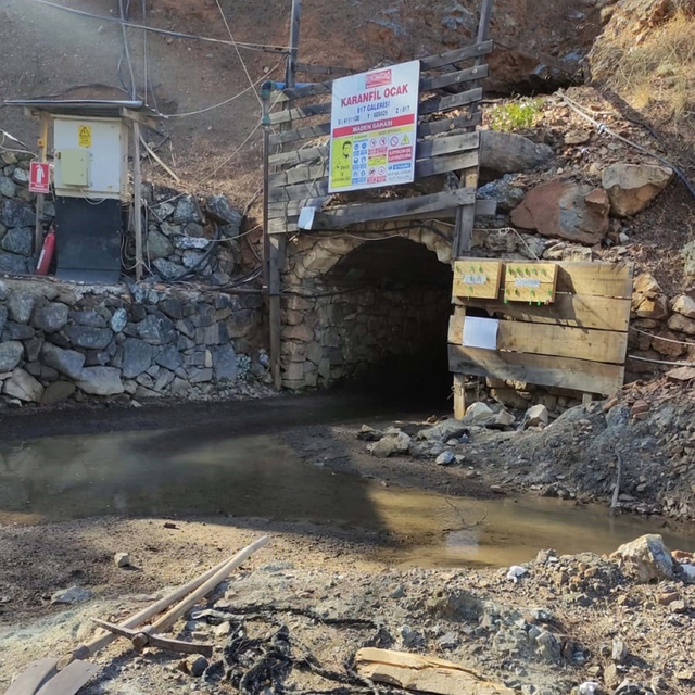 Denizli'de krom madeninde göçük; 2 işçi toprak altında kaldı