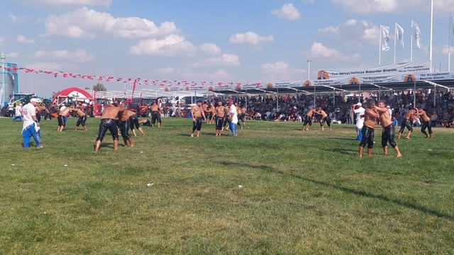Kel Aliço Pehlivan Yağlı Güreşleri'nin başpehlivanı Yıldıray Pala oldu