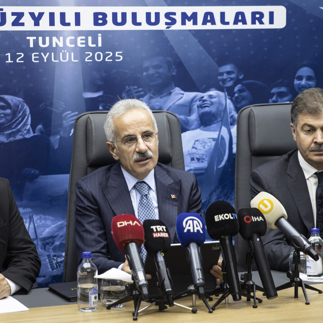 Bakan Uraloğlu, Tunceli'de "Türkiye Yüzyılı Buluşmaları"nda konuştu: